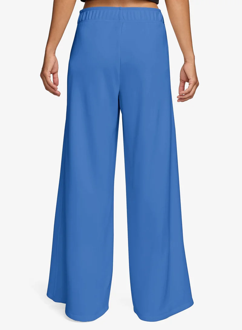 نايكي بنطلون رياضي واسع الساق